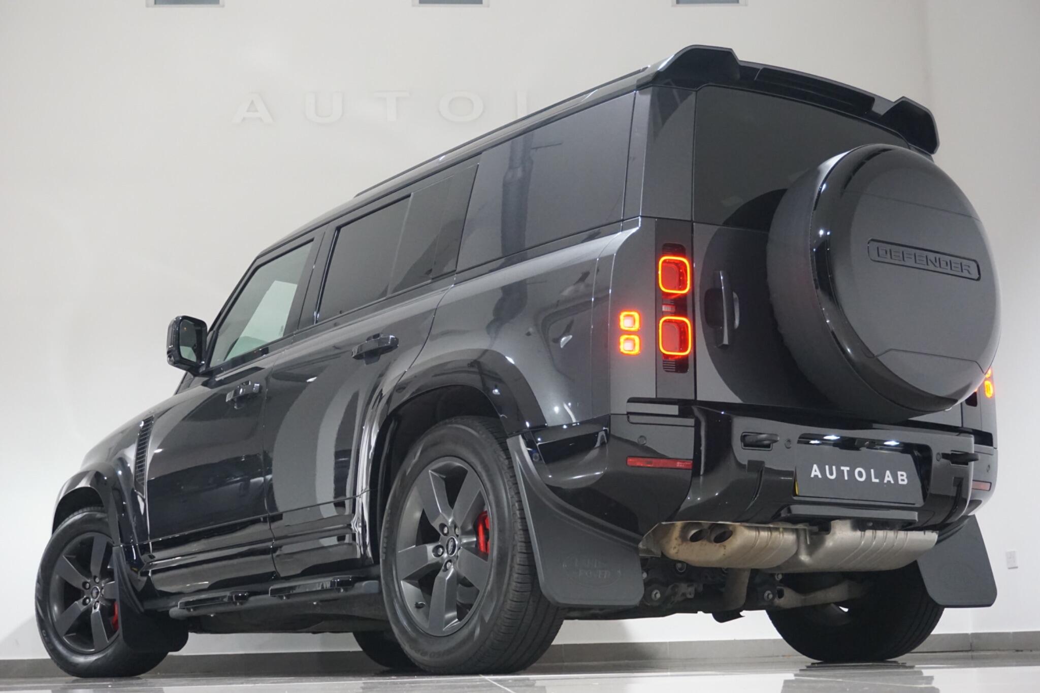 Land Rover Defender 110 3.0 D300 MHEV X-Dynamic HSE Hard Top SUV Auto 4WD MWB Euro 6 (s/s) 5dr